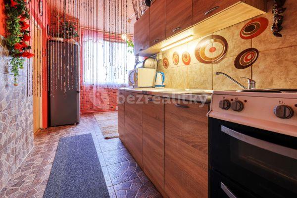 4 bedroom flat for sale, 79 m², Rovná