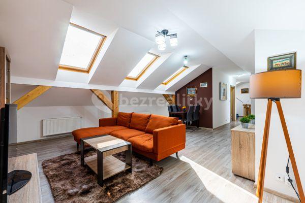 4 bedroom flat for sale, 121 m², Raisova, Karlovy Vary