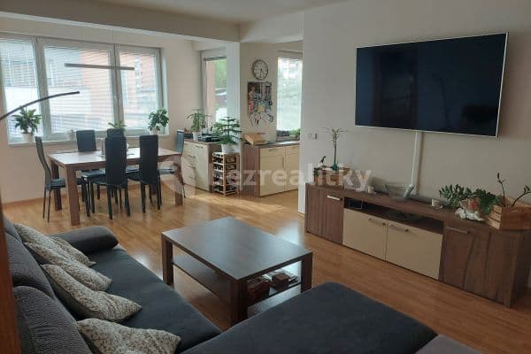 2 bedroom with open-plan kitchen flat to rent, 74 m², Podlesí II, Zlín, Zlínský Region