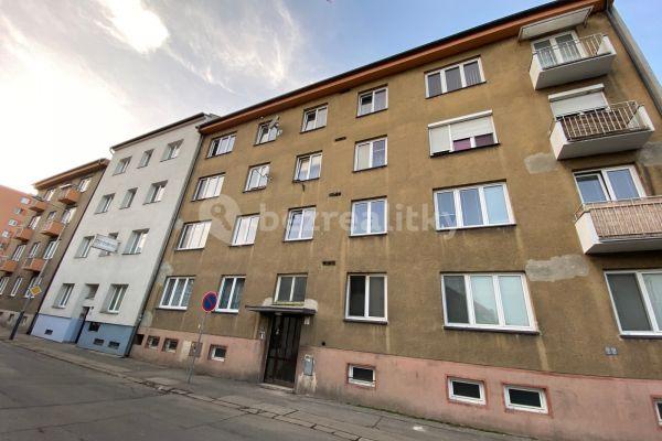 1 bedroom with open-plan kitchen flat to rent, 38 m², Mojmírovců, 