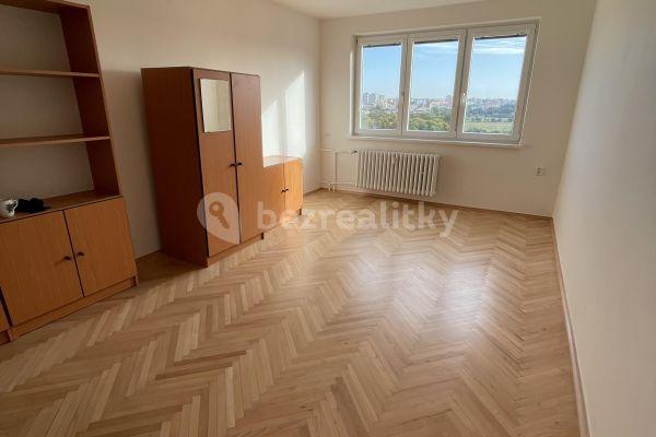 4 bedroom flat to rent, 75 m², Hlavní, Praha