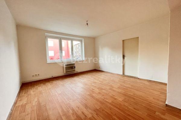 3 bedroom flat to rent, 68 m², U Dvoru, 