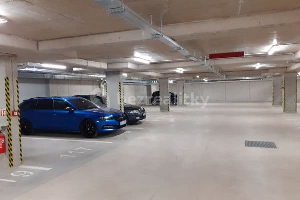 garage to rent, 14 m², Střední, Brno