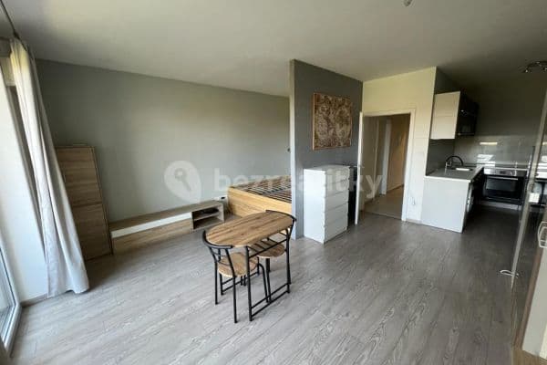 Studio flat to rent, 40 m², Mikuláše z Husi, České Budějovice Studio flat to rent, 40 m², Mikuláše z Husi, České Budějovice