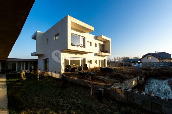 house for sale, 600 m², Újezd u Sezemic