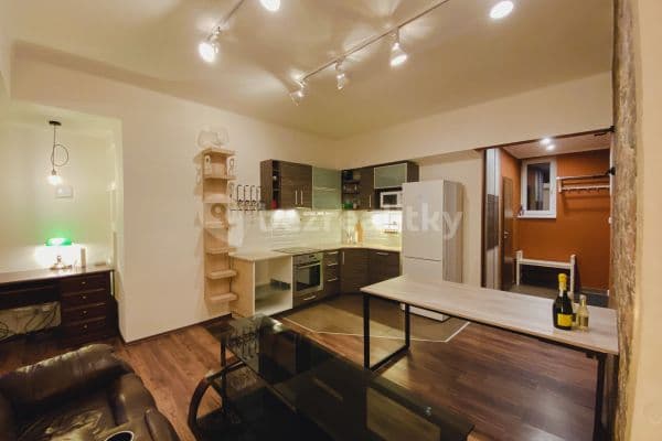 1 bedroom with open-plan kitchen flat to rent, 50 m², Viklefova, Praha 1 bedroom with open-plan kitchen flat to rent, 50 m², Viklefova, Praha