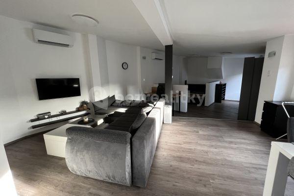 Small studio flat to rent, 54 m², Hrdinů, Horoměřice
