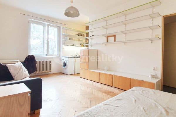 Small studio flat to rent, 20 m², Pod Lipami, Praha Small studio flat to rent, 20 m², Pod Lipami, Praha