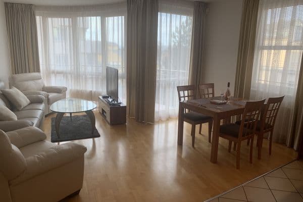 2 bedroom with open-plan kitchen flat to rent, 96 m², U Zvonařky, Praha 2 bedroom with open-plan kitchen flat to rent, 96 m², U Zvonařky, Praha