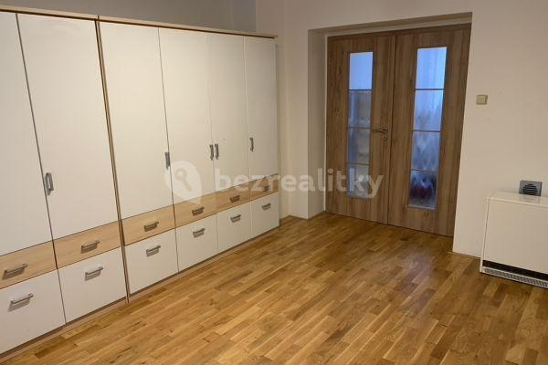3 bedroom flat to rent, 51 m², V Bytovkách, Praha