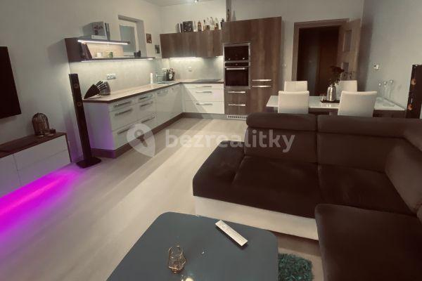 3 bedroom with open-plan kitchen flat to rent, 88 m², Nad Hřištěm, Nová Ves