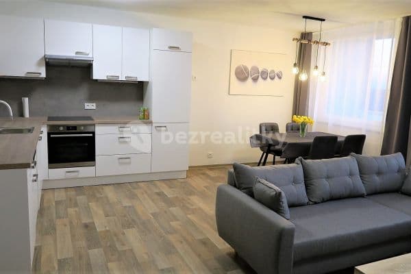 3 bedroom with open-plan kitchen flat to rent, 95 m², Doležalova, Praha 3 bedroom with open-plan kitchen flat to rent, 95 m², Doležalova, Praha