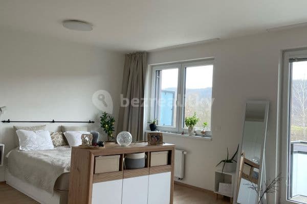 1 bedroom with open-plan kitchen flat for sale, 50 m², Praha