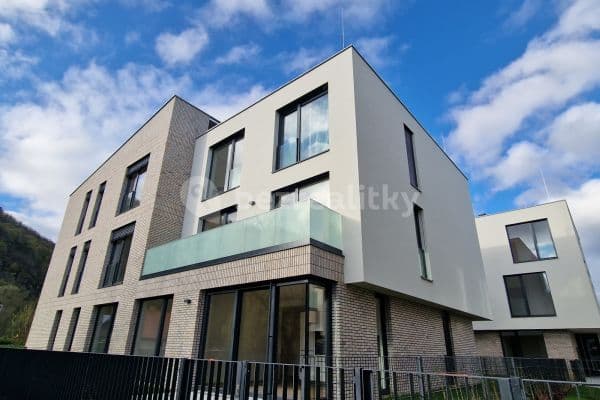 1 bedroom with open-plan kitchen flat to rent, 51 m², Ke Hřišti, Černošice 1 bedroom with open-plan kitchen flat to rent, 51 m², Ke Hřišti, Černošice