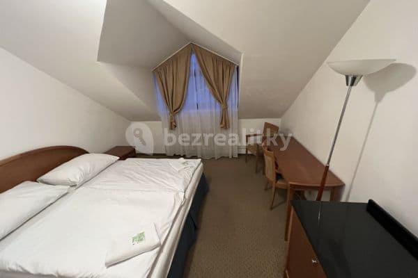 Small studio flat to rent, 25 m², Poděbradská, Hlavní město Praha