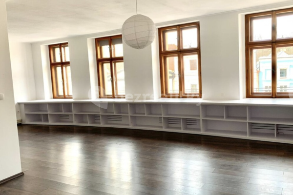 1 bedroom with open-plan kitchen flat to rent, 86 m², Smetanovo náměstí, Litomyšl