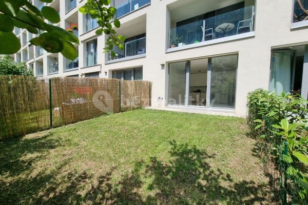 Studio flat to rent, 39 m², U Mlýnského kanálu, Praha Studio flat to rent, 39 m², U Mlýnského kanálu, Praha