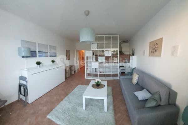 Studio flat to rent, 38 m², Suchdolské náměstí, Hlavní město Praha Studio flat to rent, 38 m², Suchdolské náměstí, Hlavní město Praha