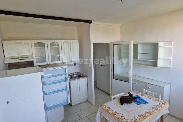 1 bedroom flat to rent, 34 m², 17. listopadu, Louny, Ústecký Region