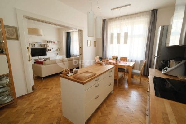 4 bedroom flat to rent, 141 m², Nad Štolou, Praha
