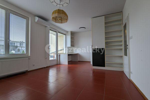 1 bedroom with open-plan kitchen flat to rent, 88 m², Zakšínská, Prague, Prague