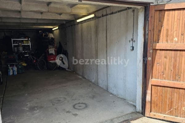 garage to rent, 20 m², Bohuslava Martinů, Hlavní město Praha garage to rent, 20 m², Bohuslava Martinů, Hlavní město Praha
