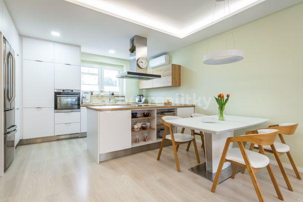 2 bedroom with open-plan kitchen flat for sale, 80 m², Kordačova, Kladno