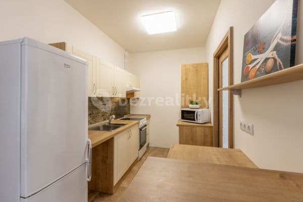 2 bedroom with open-plan kitchen flat for sale, 71 m², V Kaštánkách, 
