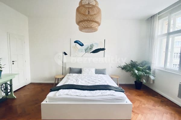 1 bedroom with open-plan kitchen flat for sale, 54 m², Bulharská, Praha
