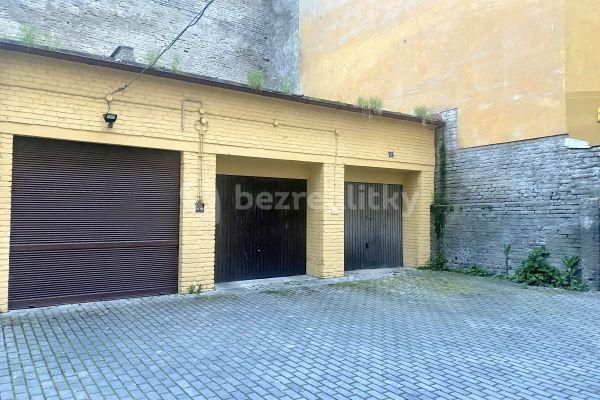 garage to rent, 14 m², Bořivojova, Prague