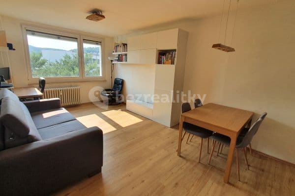 2 bedroom with open-plan kitchen flat for sale, 64 m², Výpadová, Praha