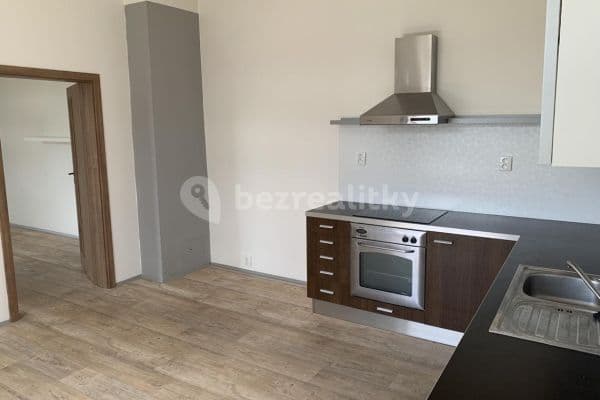 2 bedroom with open-plan kitchen flat to rent, 80 m², třída SNP, Hradec Králové