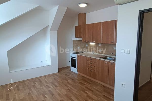 1 bedroom with open-plan kitchen flat to rent, 45 m², Hronovická, Pardubice, Pardubický Region