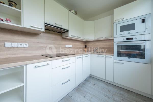 4 bedroom flat for sale, 80 m², Karla Čapka, 