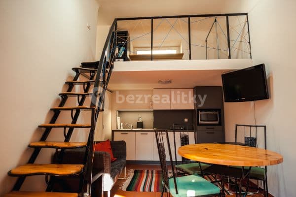 2 bedroom with open-plan kitchen flat to rent, 55 m², Husitská, Praha