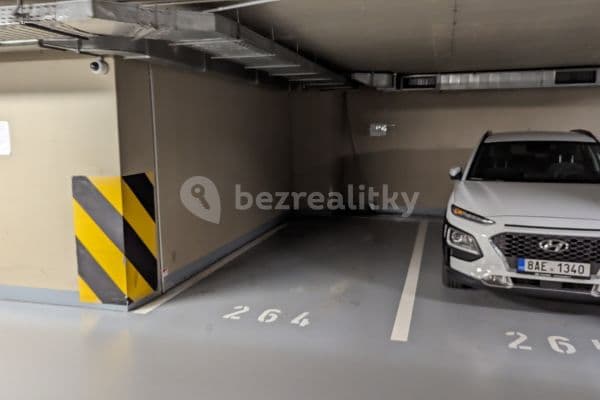 garage to rent, 13 m², Korunní, Hlavní město Praha