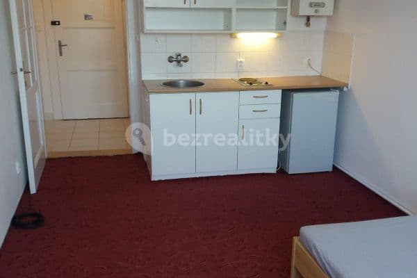 Small studio flat to rent, 20 m², Koněvova, Hlavní město Praha