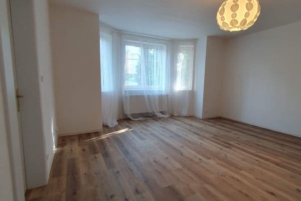 3 bedroom with open-plan kitchen flat to rent, 93 m², Vochovská, Plzeň 3 bedroom with open-plan kitchen flat to rent, 93 m², Vochovská, Plzeň