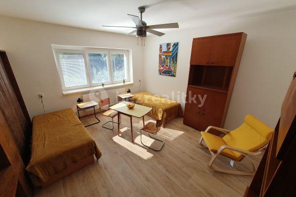 3 bedroom flat to rent, 96 m², Zahradníkova, Brno