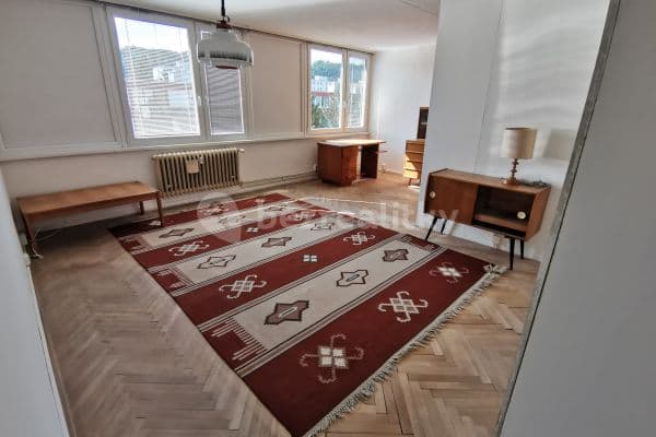 3 bedroom with open-plan kitchen flat to rent, 85 m², Molákova, Praha 3 bedroom with open-plan kitchen flat to rent, 85 m², Molákova, Praha
