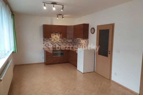 Studio flat to rent, 39 m², U Měšťanského pivovaru, Praha Studio flat to rent, 39 m², U Měšťanského pivovaru, Praha