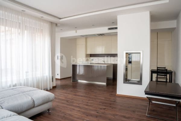 3 bedroom with open-plan kitchen flat to rent, 135 m², Zakšínská, Hlavní město Praha