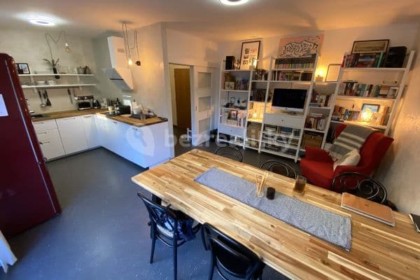 1 bedroom with open-plan kitchen flat for sale, 60 m², Vřesová, Praha