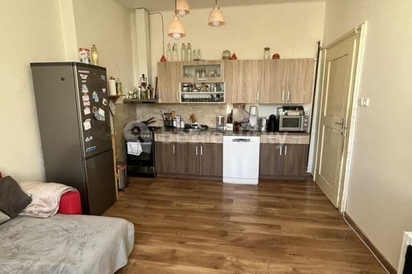 1 bedroom with open-plan kitchen flat to rent, 57 m², Masarykovo náměstí, Hradec Králové