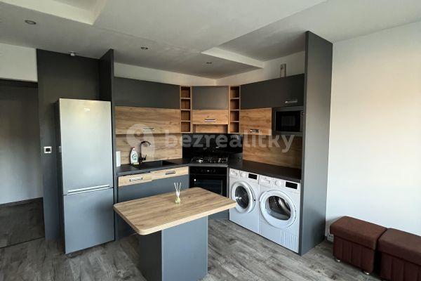 1 bedroom with open-plan kitchen flat to rent, 34 m², Molákova, Praha