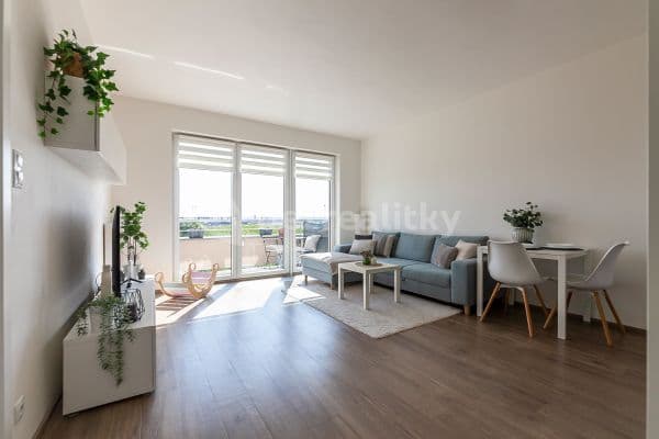 1 bedroom with open-plan kitchen flat to rent, 51 m², Mantovská, Praha