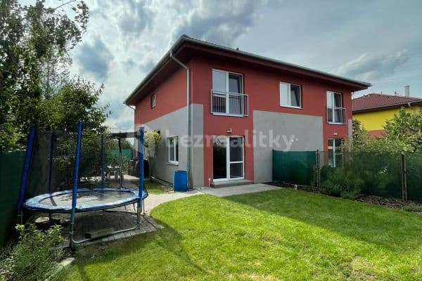 2 bedroom with open-plan kitchen flat to rent, 76 m², Nedbalova, Kostelec nad Labem