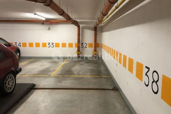 garage to rent, 18 m², U Kříže, Praha