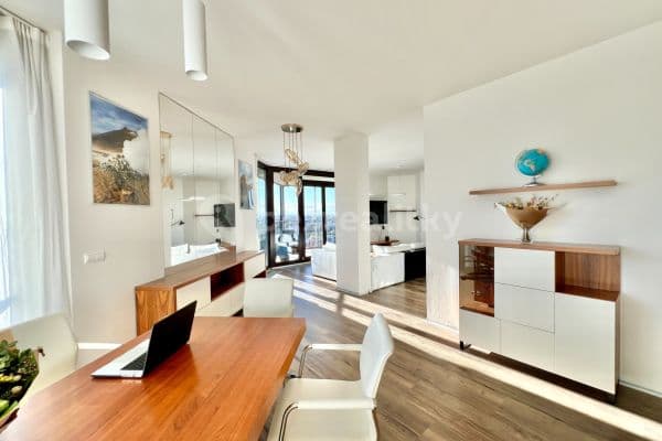 2 bedroom with open-plan kitchen flat to rent, 123 m², Ke Kapslovně, Praha 2 bedroom with open-plan kitchen flat to rent, 123 m², Ke Kapslovně, Praha