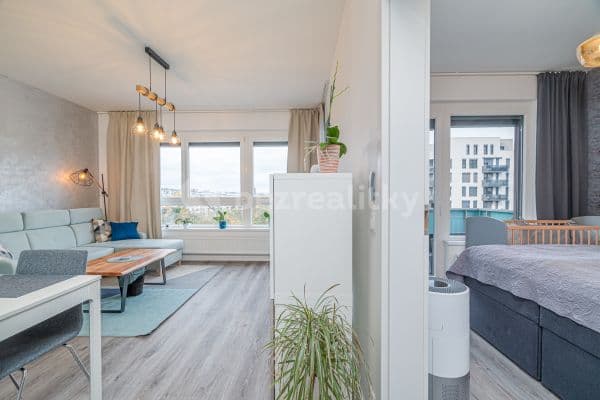 1 bedroom with open-plan kitchen flat for sale, 54 m², Saarinenova, Praha